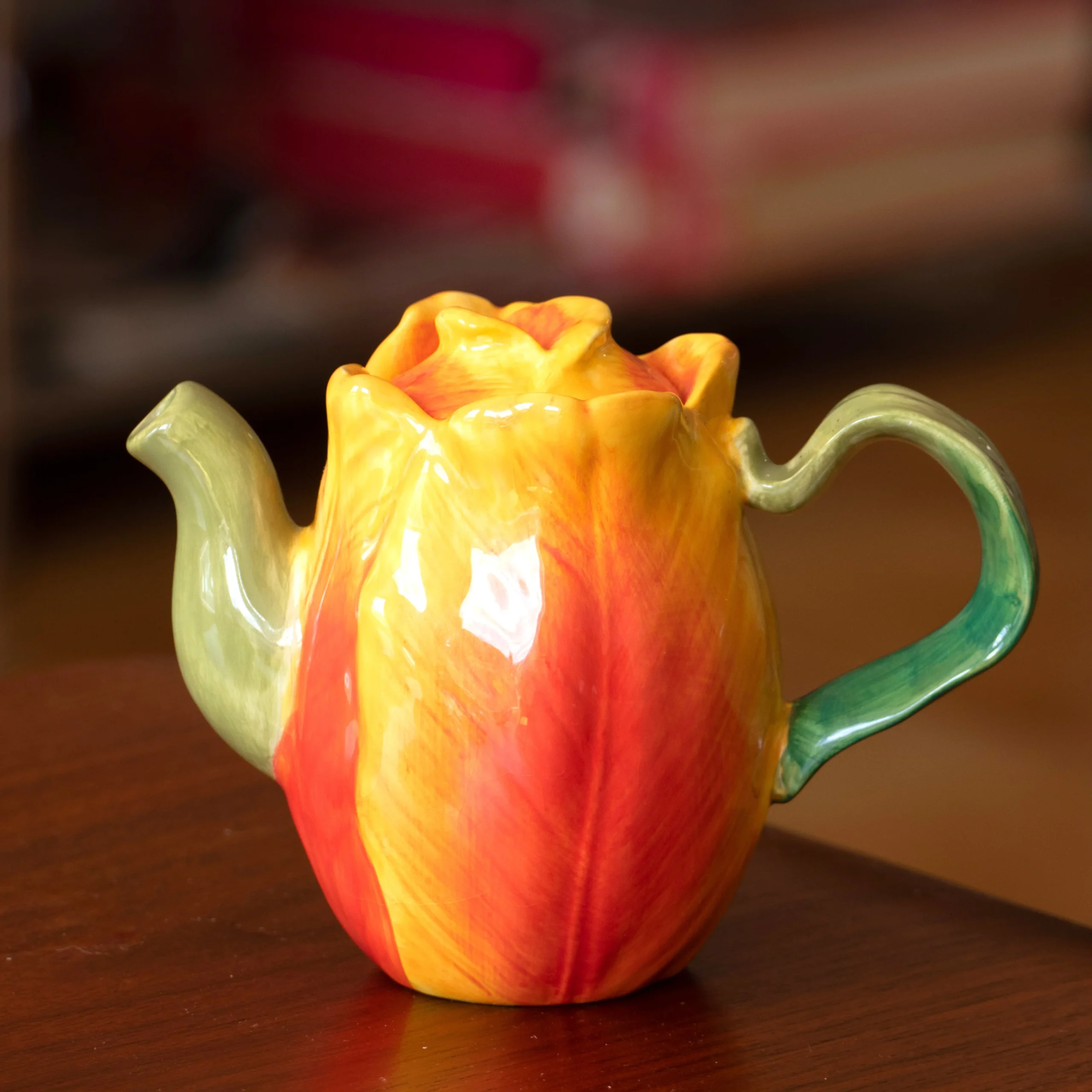 Théière en barbotine tulipe