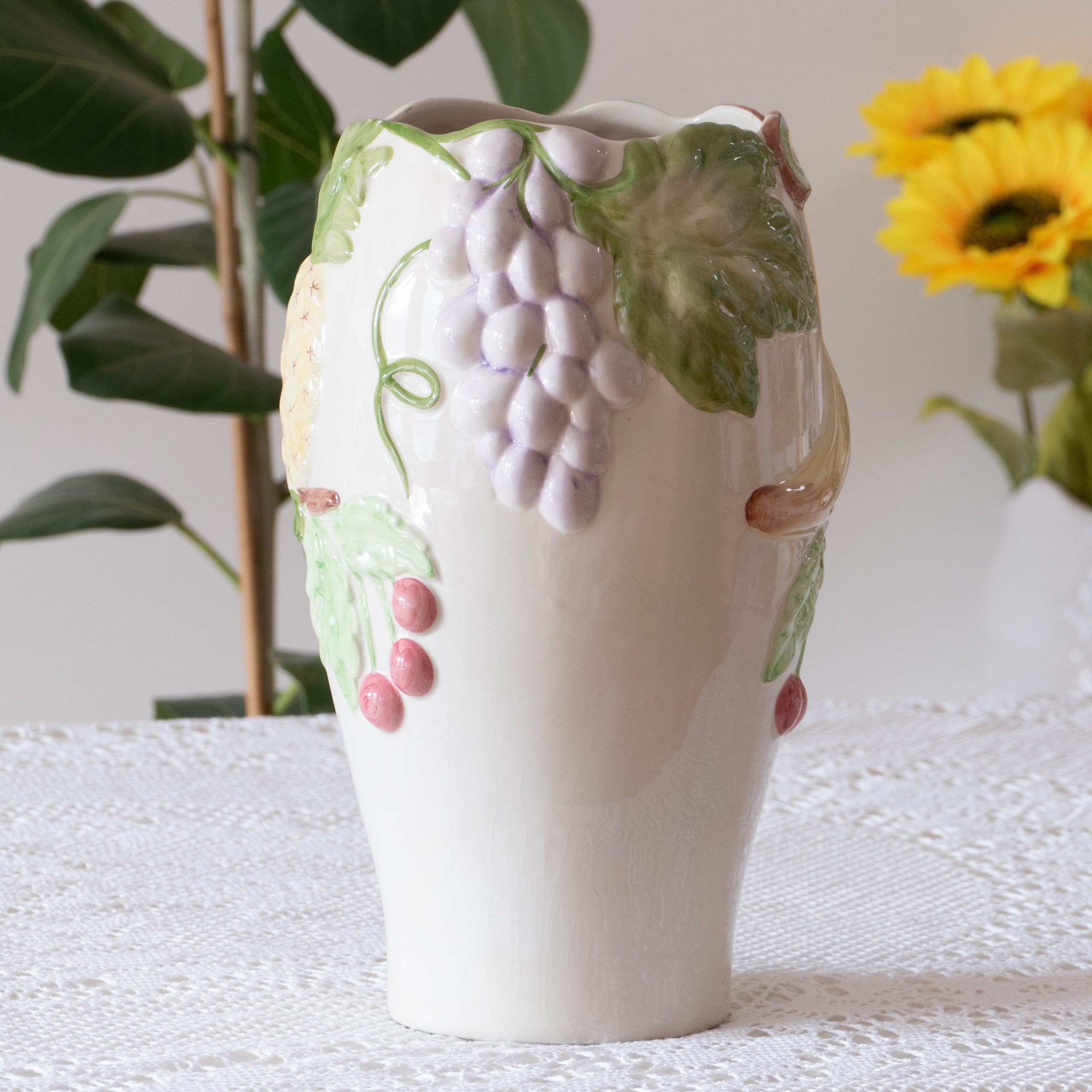 Grand vase relief tutti frutti – Image 5