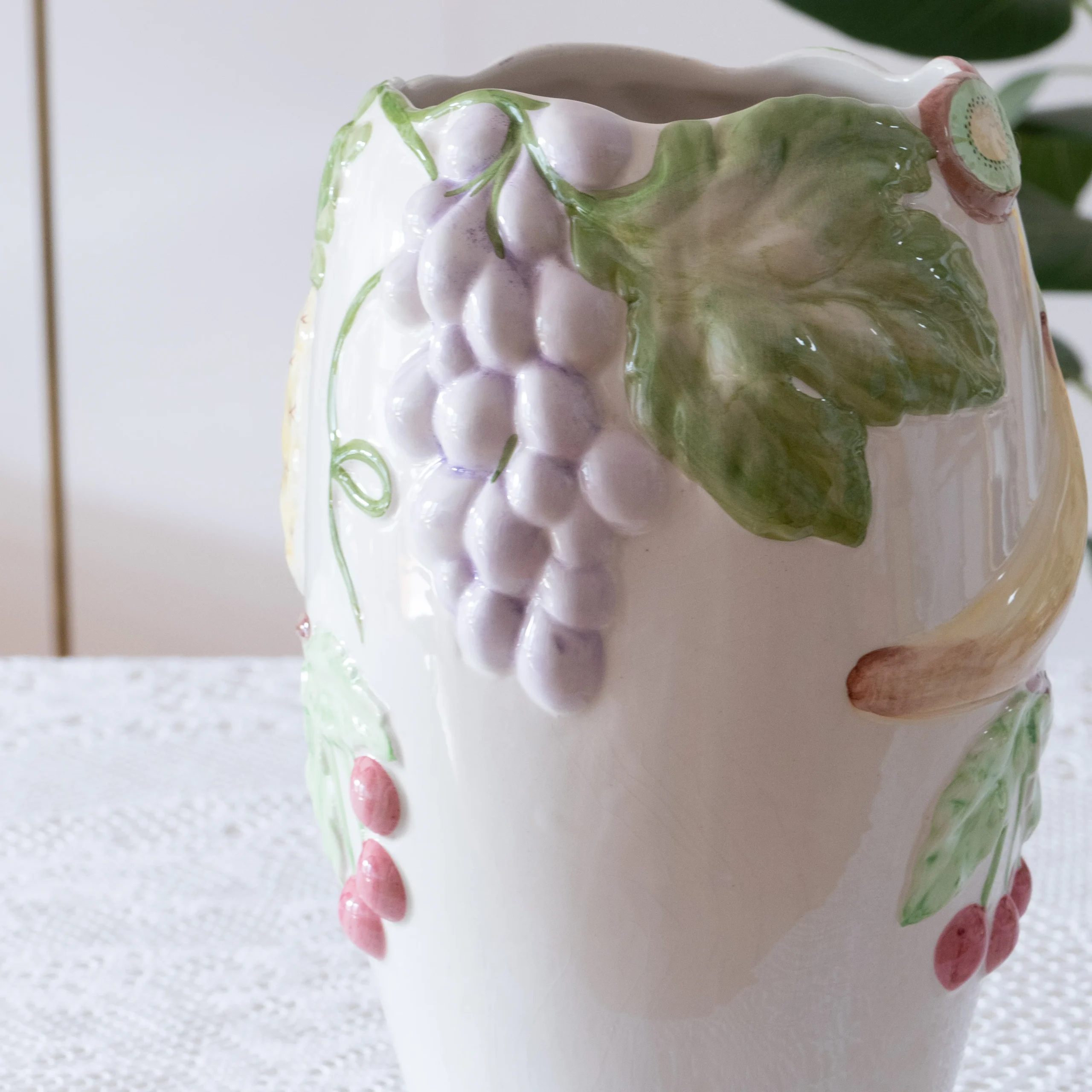Grand vase relief tutti frutti – Image 6