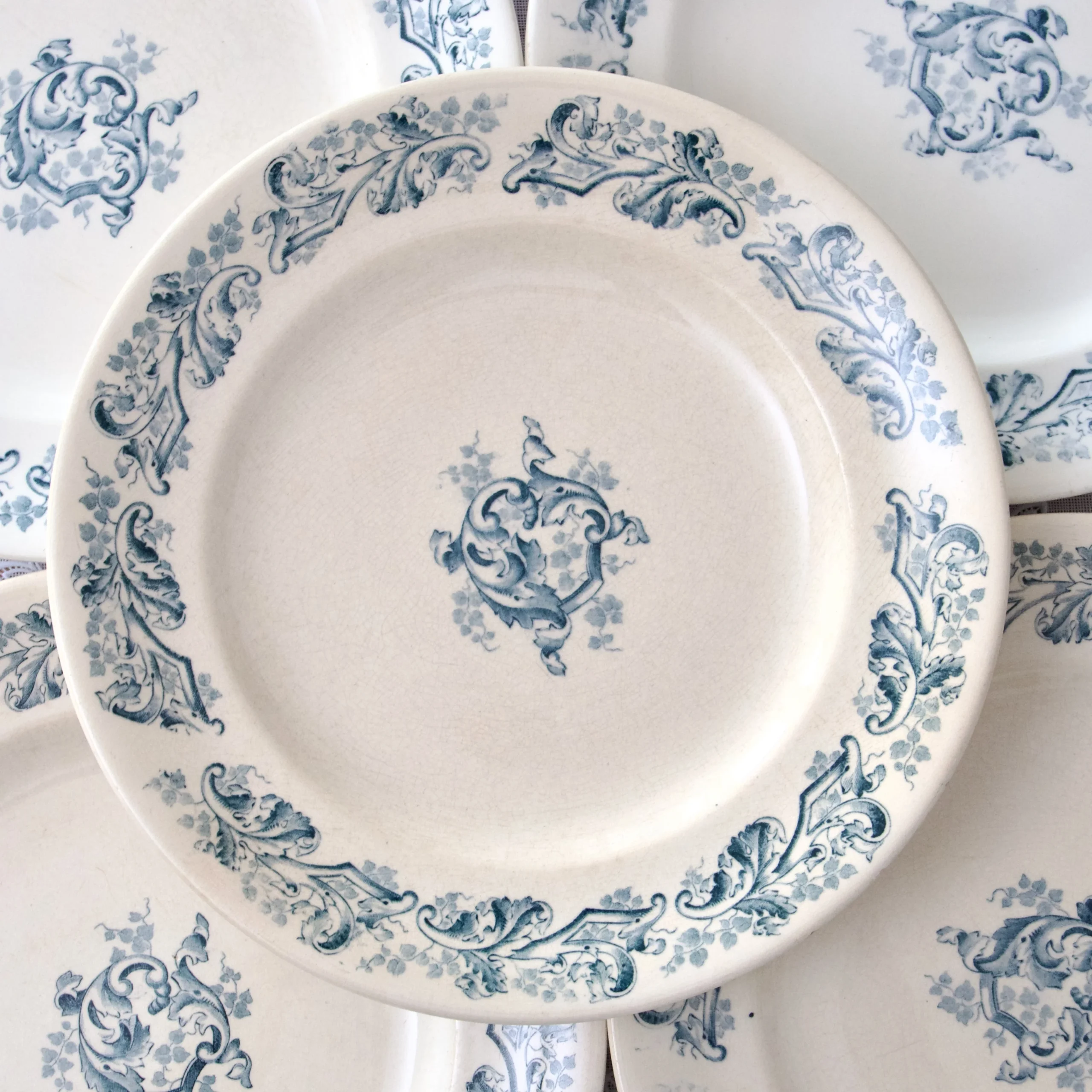 5 assiettes plates terre de fer Longwy "Russe" – Image 2